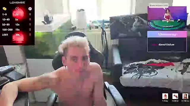 Snapshot of Rayzel_White chatting on May 11, 2:45 pm Rayzel White online show from May 11, 2:45 pm