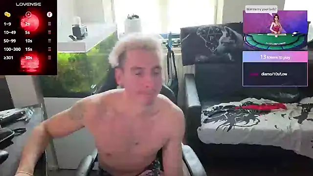 Snapshot of Rayzel_White chatting on May 11, 4:04 pm Rayzel White online show from May 11, 4:04 pm