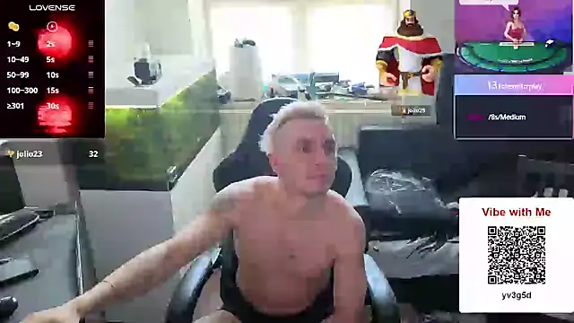 Snapshot of Rayzel_White chatting on May 14, 3:41 pm Rayzel White online show from May 14, 3:41 pm