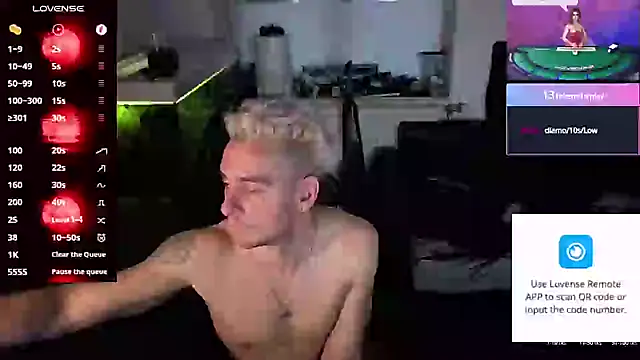 Snapshot of Rayzel_White chatting on May 16, 2:19 am Rayzel White online show from May 16, 2:19 am