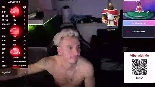 Snapshot of Rayzel_White chatting on May 17, 1:03 am Rayzel White online show from May 17, 1:03 am
