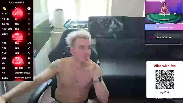 Snapshot of Rayzel_White chatting on May 22, 2:01 pm Rayzel White online show from May 22, 2:01 pm