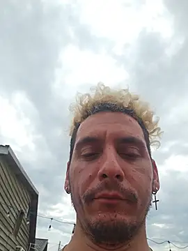 Snapshot of Rayzel_White chatting on July 24, 9:40 am Rayzel White online show from July 24, 9:40 am