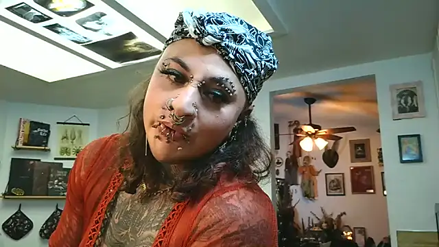 VeraVendetta online show from February 3, 8:30 am