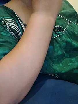 Snapshot of TamilDreamgirl08 chatting on March 28, 4:06 pm TamilDreamgirl08 online show from March 28, 4:06 pm