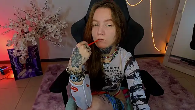 Lappyloo online show from February 3, 2:10 am