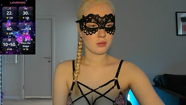Snapshot of Polly_Skil chatting on May 23, 11:58 am Polly Skil online show from May 23, 11:58 am