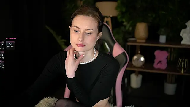 baby luna xo online show from February 20, 9:43 am