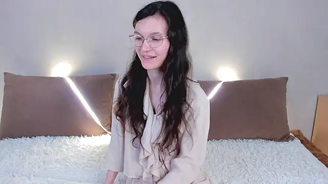 ThoraMarola online show from May 8, 5:24 am