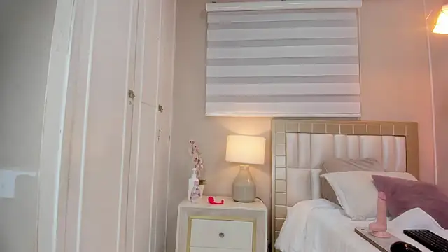 isabela  x online show from March 13, 11:39 am