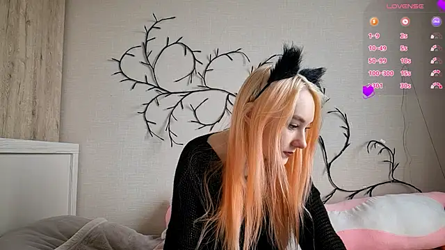 MisaMew online show from February 28, 8:15 am