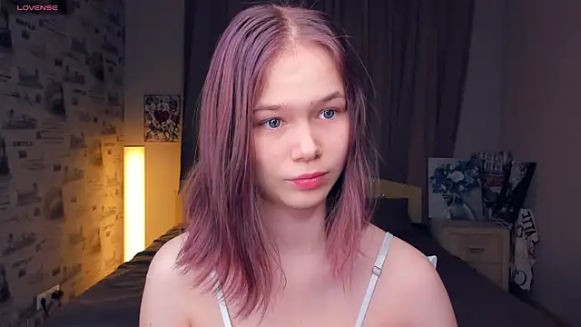 Snapshot of OwlLynn chatting on January 17, 8:41 am OwlLynn online show from January 17, 8:41 am