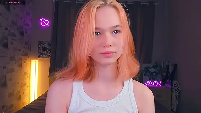 Snapshot of OwlLynn chatting on February 20, 8:16 am OwlLynn online show from February 20, 8:16 am