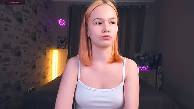 Snapshot of OwlLynn chatting on February 22, 8:35 am OwlLynn online show from February 22, 8:35 am