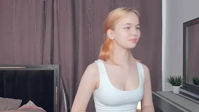 Snapshot of OwlLynn chatting on March 14, 10:32 am OwlLynn online show from March 14, 10:32 am