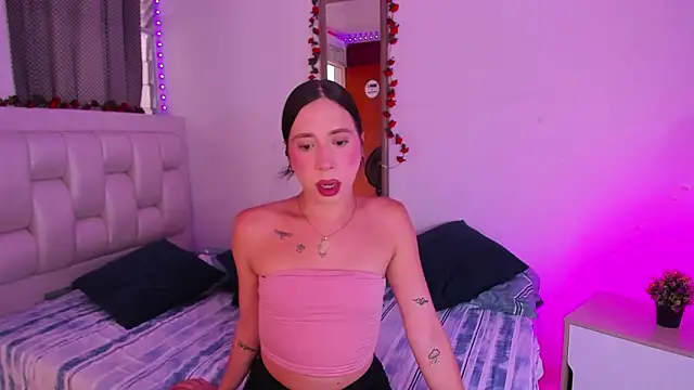 Snapshot of dirty_sexx_ chatting on February 6, 8:34 pm dirty sexx online show from February 6, 8:34 pm