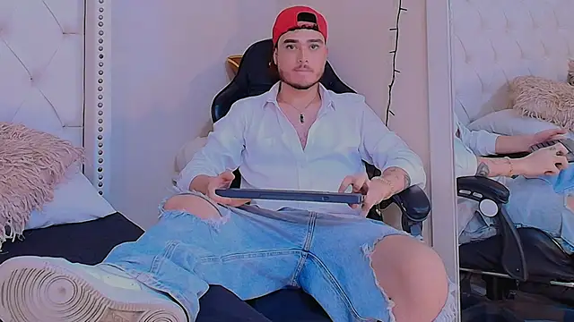 Snapshot of Salvattore_Muller chatting on February 10, 8:35 pm Salvattore Muller online show from February 10, 8:35 pm