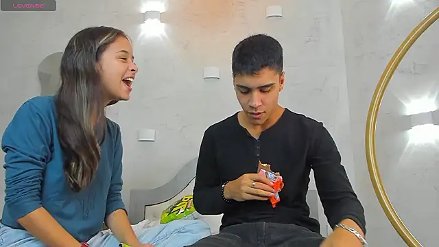 Snapshot of bastian_and_samantha chatting on February 15, 5:15 am bastian and samantha online show from February 15, 5:15 am