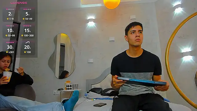 Snapshot of bastian_and_samantha chatting on February 25, 6:45 am bastian and samantha online show from February 25, 6:45 am