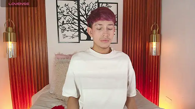 Snapshot of Taylor_Snow chatting on February 12, 8:04 pm Taylor Snow online show from February 12, 8:04 pm