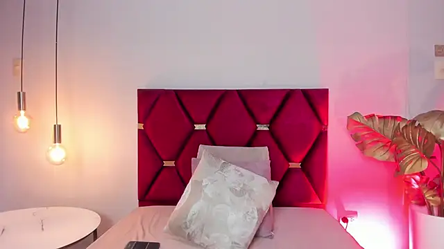 TessaMonroee online show from February 5, 6:12 pm