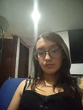 Snapshot of Karla-giraldo_1 chatting on February 2, 9:24 pm Karla-giraldo 1 online show from February 2, 9:24 pm