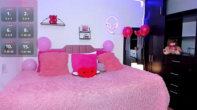 Snapshot of Nina_curves chatting on February 12, 7:20 pm Nina curves online show from February 12, 7:20 pm