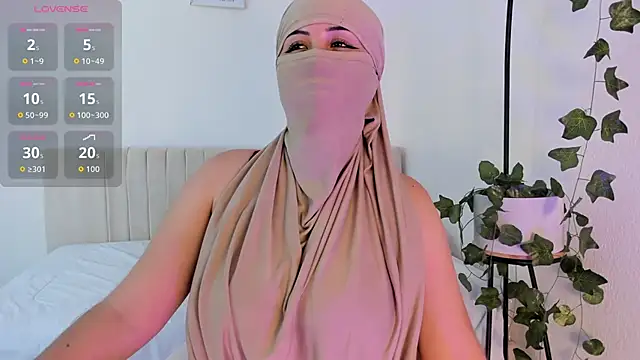  Amirah online show from March 5, 6:15 pm