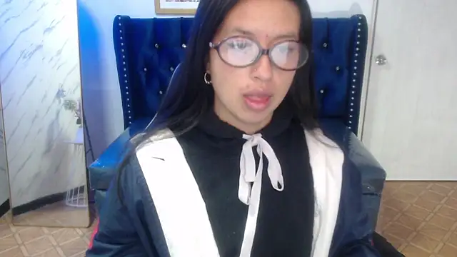 Snapshot of Candy_Rose_v chatting on March 2, 1:07 pm Candy Rose v online show from March 2, 1:07 pm