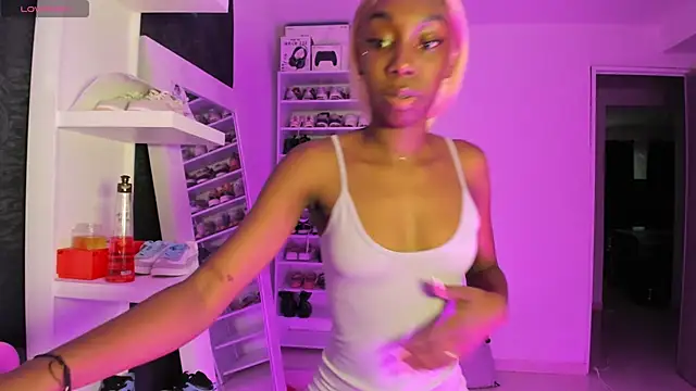 Snapshot of Amberprincess2 chatting on February 24, 12:36 pm Amberprincess2 online show from February 24, 12:36 pm