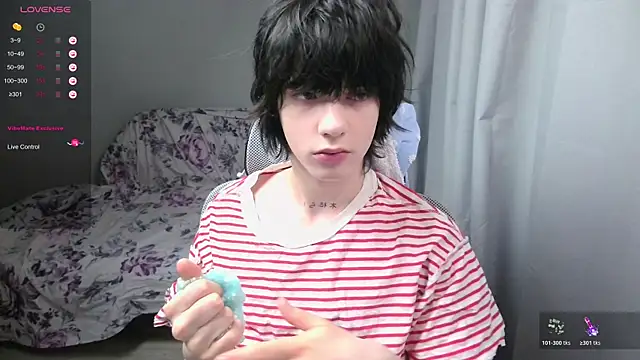 LeonBoykisser online show from February 28, 1:06 am