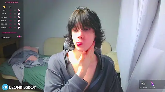 LeonBoykisser online show from March 20, 8:25 pm