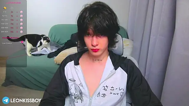 LeonBoykisser online show from March 30, 5:36 pm