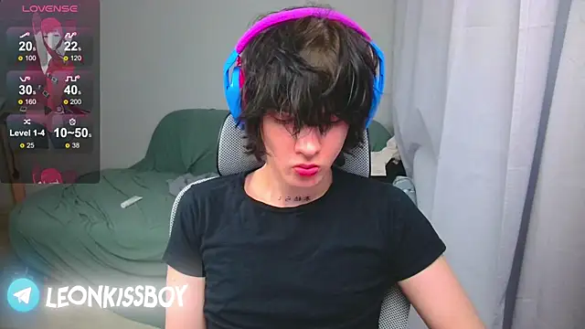 LeonBoykisser online show from April 15, 4:08 am