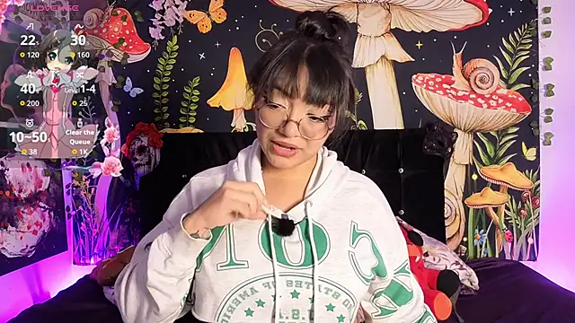 Snapshot of victoriia_thompson chatting on April 9, 9:09 pm victoriia thompson online show from April 9, 9:09 pm