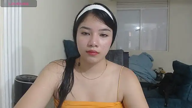 Snapshot of mia_girl07 chatting on May 2, 9:09 pm mia girl07 online show from May 2, 9:09 pm