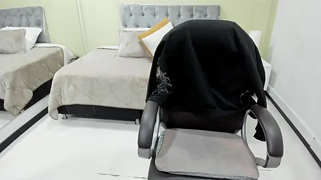 Snapshot of Bela_Craxkerr chatting on February 3, 12:43 pm Bela Craxkerr online show from February 3, 12:43 pm