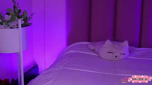 Snapshot of Dolcexx_ chatting on February 6, 9:29 pm Dolcexx online show from February 6, 9:29 pm