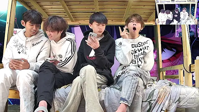 xiaohuangren01 online show from March 13, 5:47 am