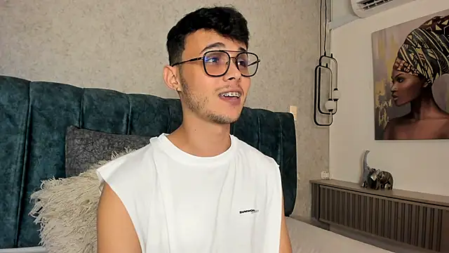 Snapshot of Alhan_Twink chatting on June 9, 5:19 am Alhan Twink online show from June 9, 5:19 am