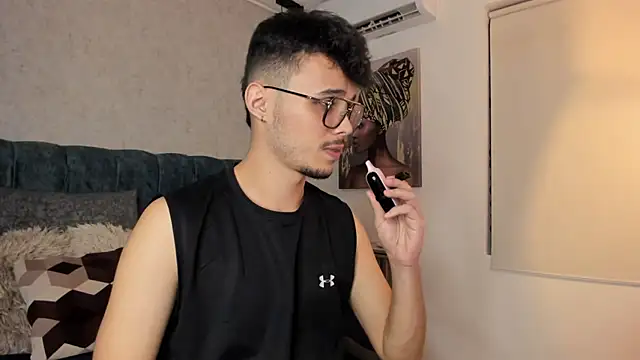 Snapshot of Alhan_Twink chatting on July 7, 7:23 am Alhan Twink online show from July 7, 7:23 am