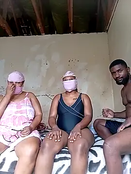 KAT AND DEE online show from March 20, 8:52 am