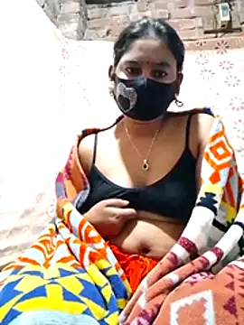 Snapshot of Hot_Sweeti chatting on February 11, 11:43 pm Hot Sweeti online show from February 11, 11:43 pm