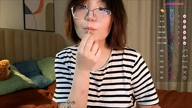 nullgirl online show from February 20, 2:08 am