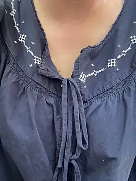 Donna9696 online show from March 2, 7:15 am