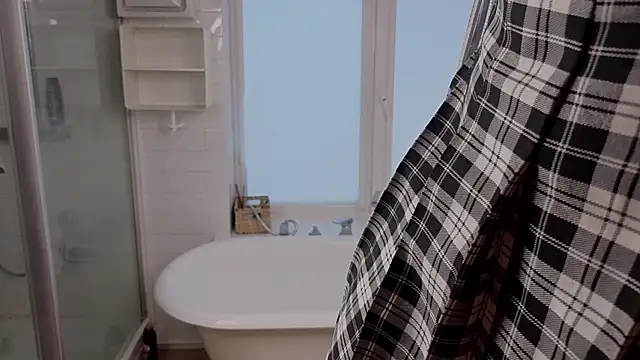 Snapshot of CinthiaSluis chatting on February 12, 5:24 am CinthiaSluis online show from February 12, 5:24 am