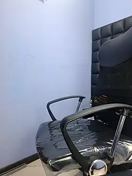 valenlopezz  online show from March 4, 3:34 am