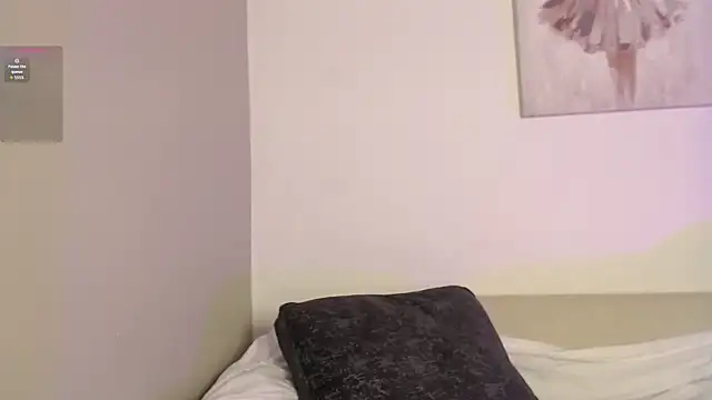 chloe peach  online show from March 31, 1:00 pm