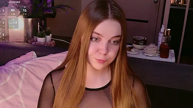 bratwifelina online show from February 27, 7:47 pm