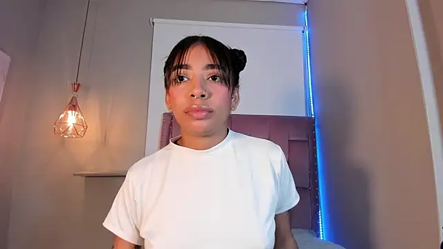 Scarlet Vixen  online show from April 4, 12:24 pm